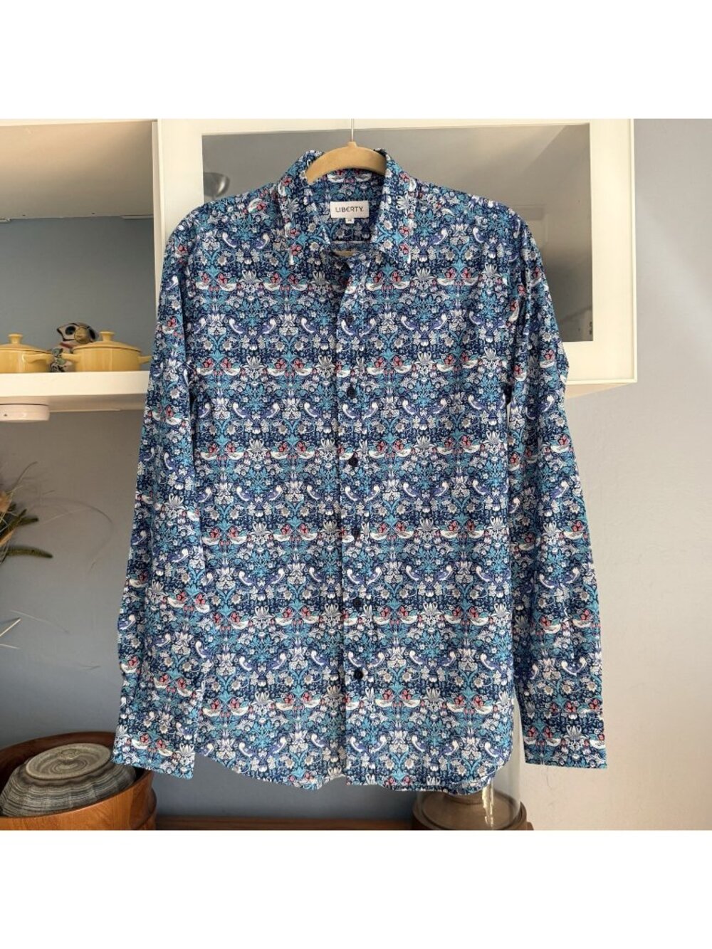 LIBERTY of London Classic Fit Tana Lawn Cotton Shirt in Strawberry Thief XS